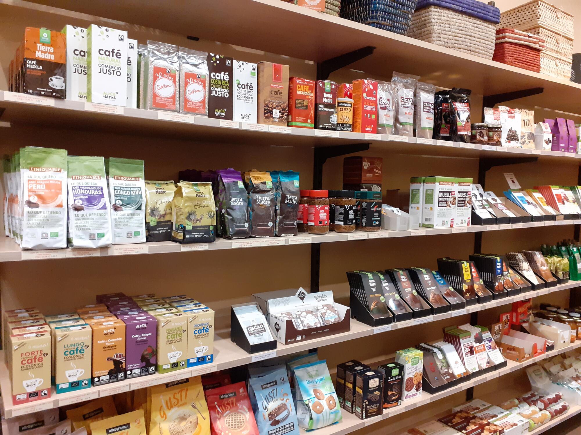 Despensa de una tienda de Comercio justo (Autoría: Coordinadora estatal de Comercio Justo)